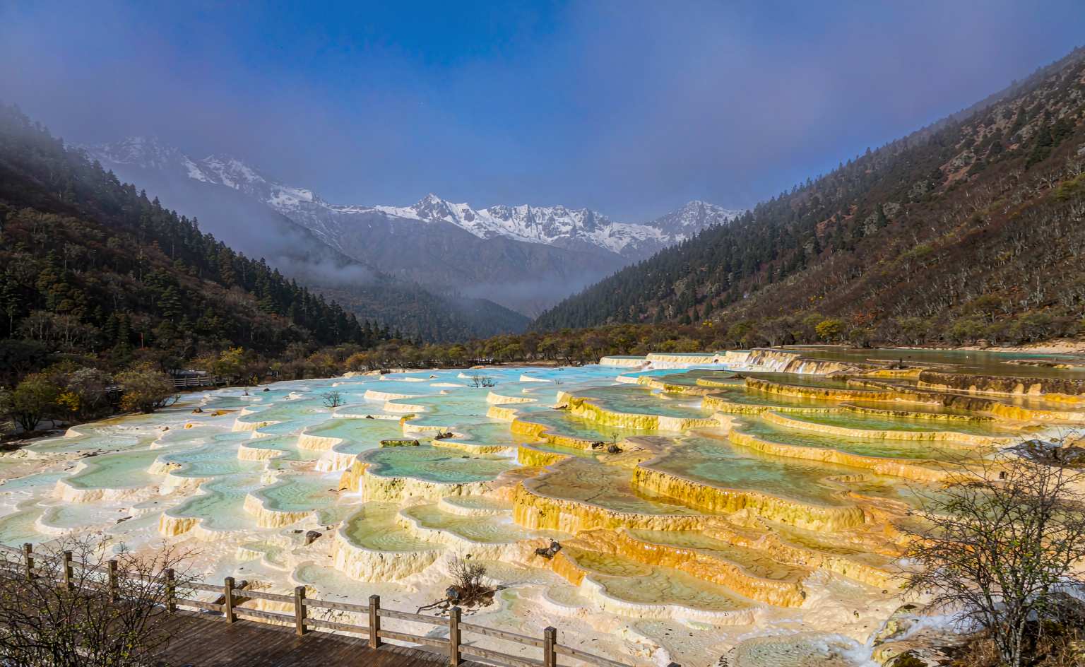 黄龙钙化彩池
